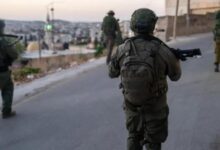 "معاريف": مسؤولون في دولة الاحتلال يدفعون لتفجير الضفة قبيل الانتخابات.. والجيش ينقل قوات من لبنان وغزة