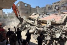 الاحتلال يواصل عدوانه على القطاع والدفاع المدني ينتشل رفات 13 شهيداً من تحت الأنقاض