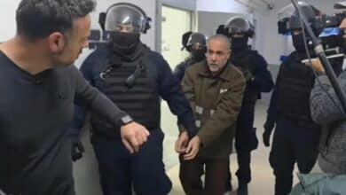 الطبيب حسام أبو صفية عبر محاميه: "السجانون يواصلون الاعتداء عليّ وهددوني لمنعي من الحديث عن ظروف اعتقالي"